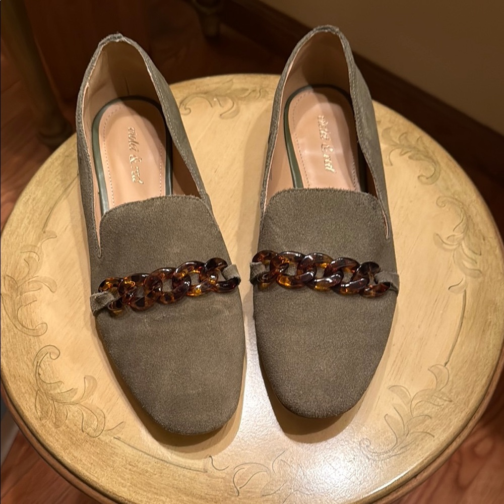 Violet & Red “Simone” Suede Olive Flats with Embellished Vamp size 9